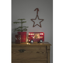Dekoration mit einer kleinen Tanne im Topf, einem Geschenk, einem London Bus mit Weihnachtsmann und einem Stern aus Seil.