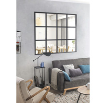 Wohnzimmer mit Sofa, Sessel, Beistelltisch und Wandspiegel mit Fensterrahmenoptik