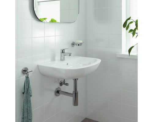 Badezimmer Waschbecken mit Armatur, Spiegel und Handtuchhalter