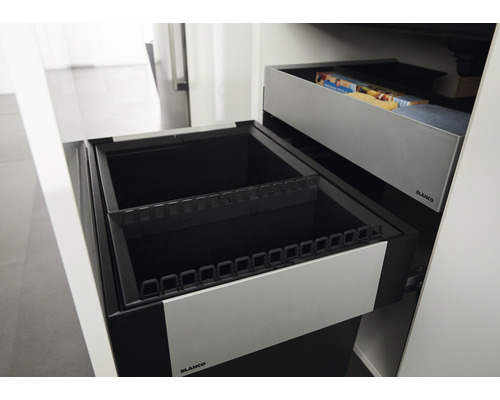 Küchenschrank mit ausziehbaren Schubladen und Besteckeinsatz