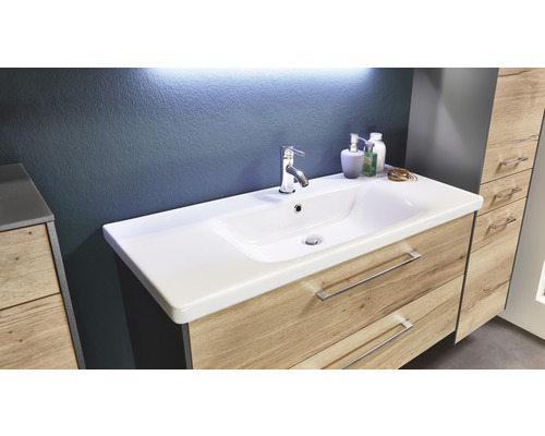 Badezimmerwaschtisch mit Unterschrank in Holzoptik und weißem Waschbecken