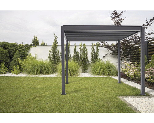 Pergola Mirador Classic Pfostenstärke 11 x 11 cm 300 x 400 x 250 cm anthrazit Freistehende Terrassenüberdachung aus Metall in einem Garten mit Rasenfläche