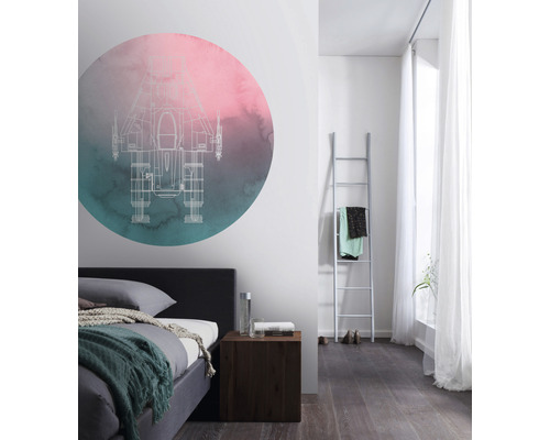 Schlafzimmer mit Bett, Nachttisch, Leiter und Wandtattoo mit Raumschiffmotiv