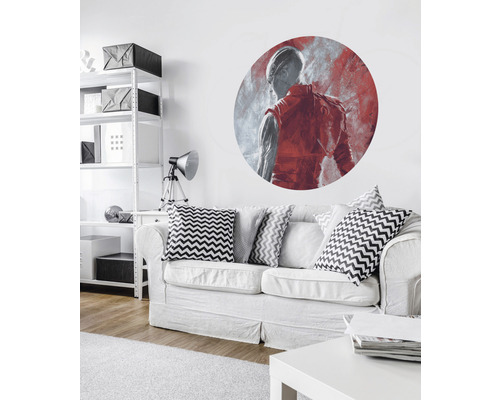 Dekoratives Wandtattoo mit abstraktem Motiv über einem Sofa