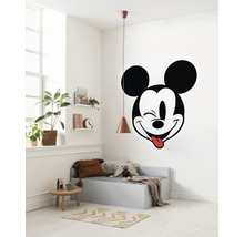 Kinderzimmer mit Micky Maus Wandtattoo, Bank und Pendelleuchte