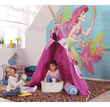 Kinderzimmer mit rosa Tipi, Dekoration und Wandbild