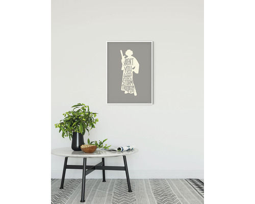 Gerahmtes Star Wars Wandbild mit Prinzessin Leia Silhouette und Zitat auf einem Tisch mit Dekoration