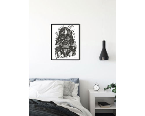 Schwarzweiß Illustration von Darth Vader in einem Bilderrahmen an einer weißen Wand