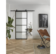Wohnzimmer mit Schiebetür aus Glas mit schwarzem Rahmen, Holzboden und Dekoration