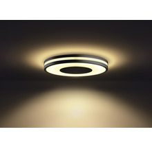 LED Deckenleuchte mit ringförmigem Design.