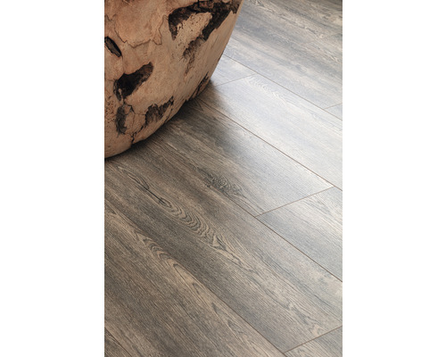 Verlegtes Laminat mit Holzoptik