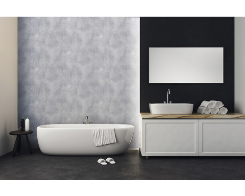 Modernes Badezimmer mit freistehender Badewanne, Waschtisch und Spiegel