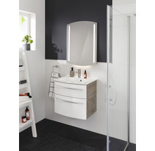 Modernes Badezimmer mit Waschtisch, Spiegel und Dusche