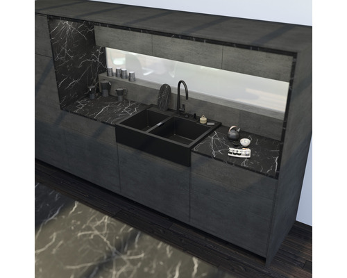 Moderne Küche mit schwarzer Spüle, Arbeitsplatte aus Marmor und minimalistischem Design