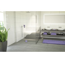 Modernes Badezimmer mit Dusche, Sitzbank, Waschtisch und Pflanze
