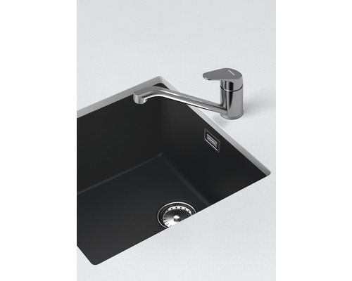 Spültisch mit Armatur und Abfluss