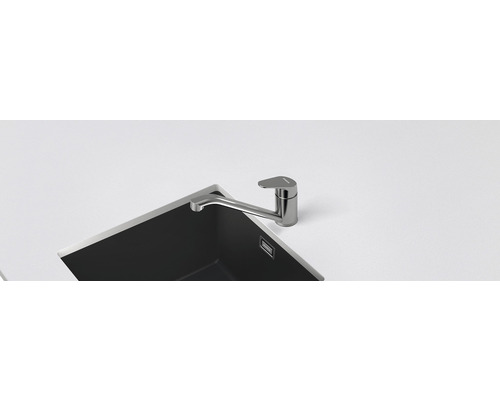 Spültischarmatur neben einer Spüle