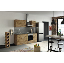 Moderne Küche mit Küchenzeile, Hängeschränken, Dunstabzugshaube, Kühlschrank und Weinregal