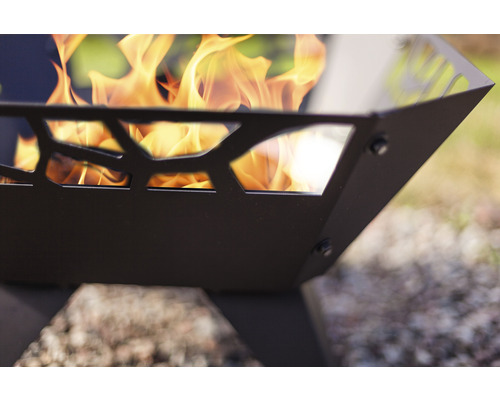 Feuerstelle mit Flammen