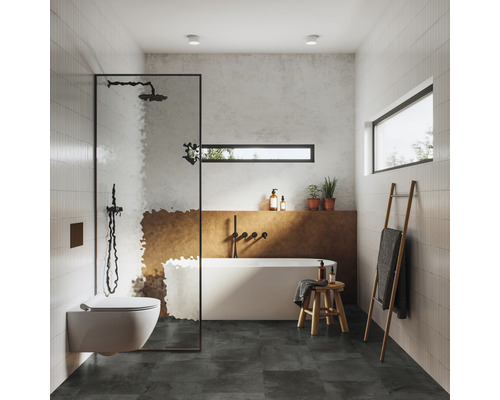 Helles Badezimmer mit Dusche, Badewanne, Toilette und Waschtisch