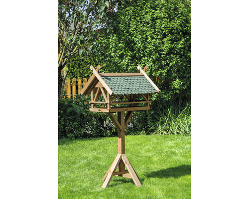 Vogelhaus aus Holz mit Ständer im Garten