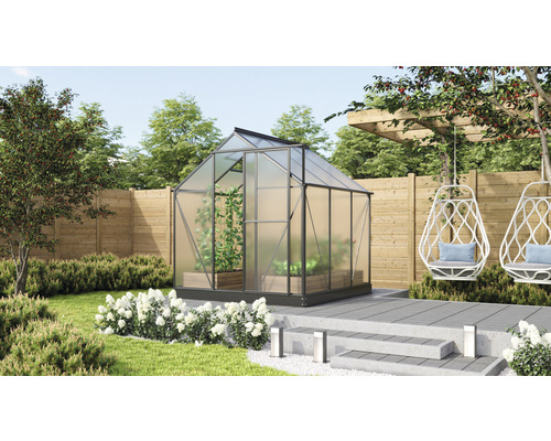 Gewächshaus Vitavia Triton 3800 Hohlkammerplatten 6 mm 198 x 193 cm schwarz Gewächshaus im Garten mit Pflanzen und Dekoration