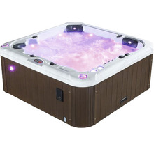 Quadratischer Whirlpool mit Wasser und Beleuchtung