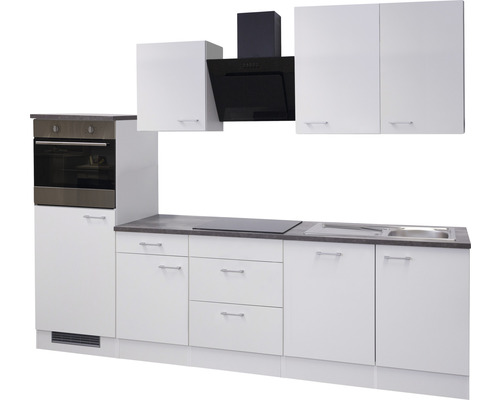 Komplette Küche mit Backofen, Kochfeld, Spüle, Dunstabzugshaube und weißen Schränken
