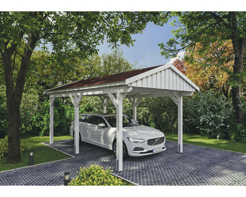 Einzelcarport SKAN Holz Fichtelberg inkl. Dachschindeln rot 317 x 566 cm weiß Weißer Carport mit braunem Dach und geparktem Auto im Garten.