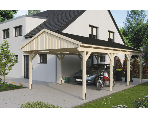 Einzelcarport SKAN Holz Fichtelberg inkl. Dachschindeln schwarz 423 x 808 cm natur Carport aus Holz mit Auto und Motorrad vor einem Wohnhaus