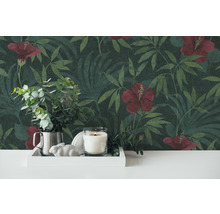 Dekorative Tapete mit Hibiskusblüten und Blättern im Dschungelstil