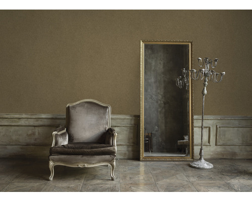 Interieur mit Sessel, Spiegel und Kerzenständer