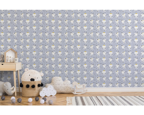 Raumansicht mit Mustertapete mit Katzenmotiv