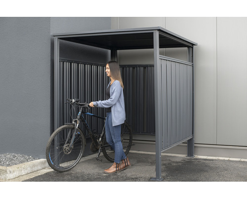 Fahrradunterstand aus Metall mit Fahrrad und einer Frau