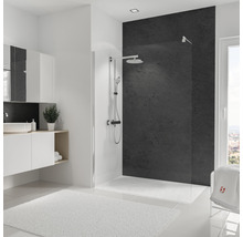Badezimmer mit Dusche, Waschtisch und Badteppich für eine helle und geräumige Atmosphäre