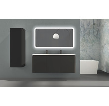 Badezimmer mit Waschtischunterschrank, Spiegelschrank und Hängeschrank.