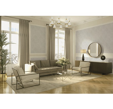 Wohnzimmer mit Sofa, Sesseln, Couchtisch und Kommode