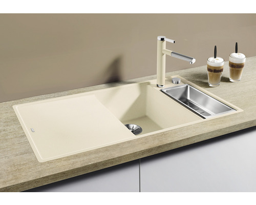 Spüle mit Abtropffläche, Spültischarmatur und Edelstahlbecken