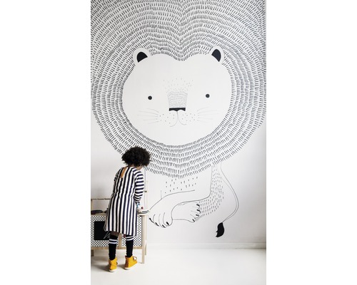 Kinderzimmer mit Löwen Wandtattoo und Kind