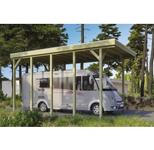 Wohnmobil unter einem Carport aus Holz