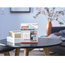 Tesa Klebenagel Packung auf einem Tisch