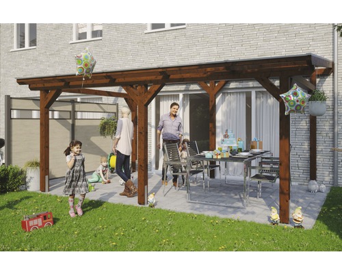 Terrassenüberdachung SKAN HOLZ Siena 541x350 cm nußbaum Holzterrasse mit Familie und Geburtstagsdekoration im Garten