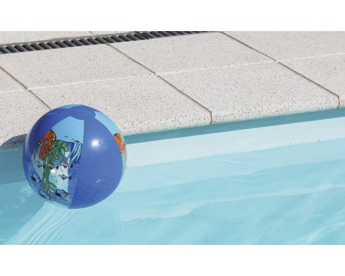 Wasserball im Schwimmbecken