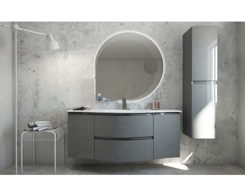 Modernes Badezimmer mit Waschtischunterschrank, Spiegelschrank und rundem Spiegel mit Beleuchtung.