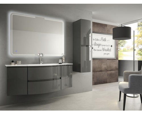 Modernes Badezimmer mit Waschtisch, Spiegel, Spiegelschrank und Sessel