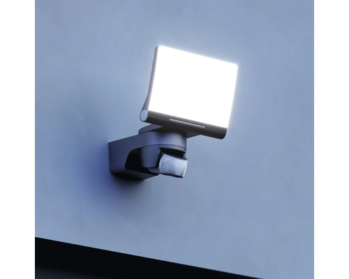 LED-Außenstrahler mit Bewegungsmelder zur Wandmontage