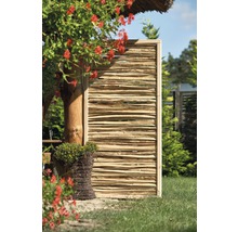 Holzsichtschutzwand im Garten