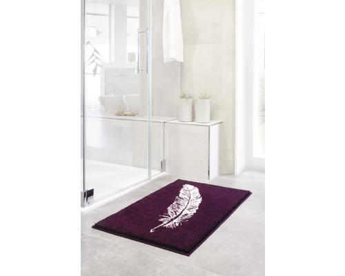 Modernes Badezimmer mit Badteppich und Federdesign