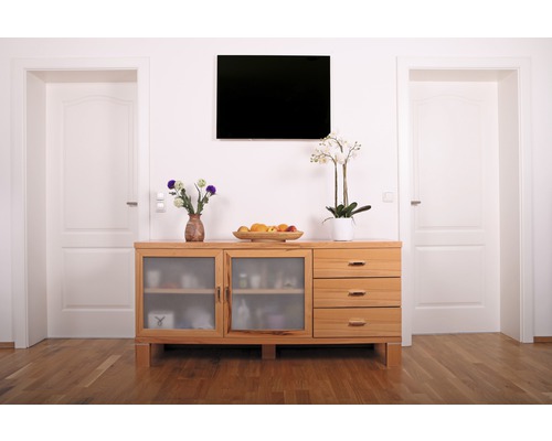 Infrarot Glasheizung 60x30 cm schwarz 210 Watt Wohnzimmer mit Sideboard, Fernseher und zwei Türen