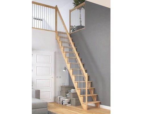 Holztreppe mit Geländer in einem modernen Wohnraum